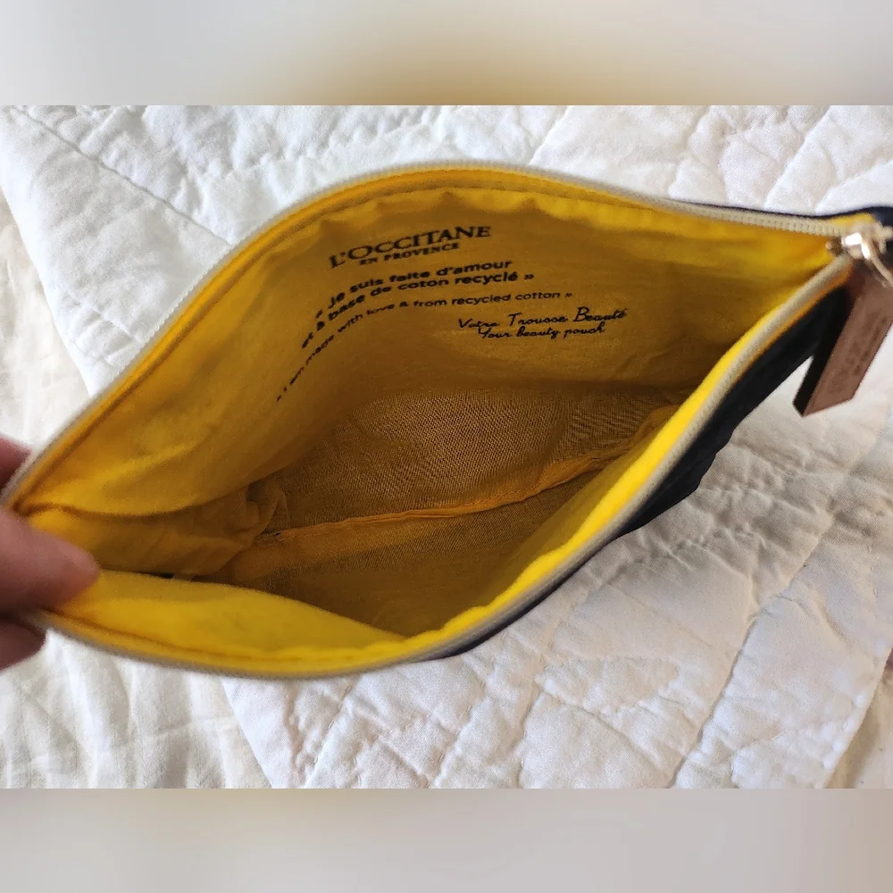 L'Occitane Cotton Pouch Makeup Case